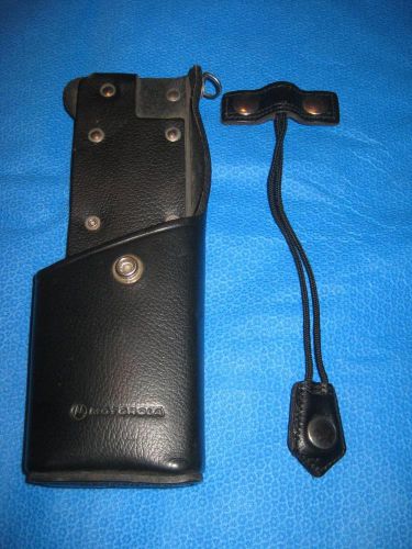 MOTOROLA NTN7573A SWIVEL CARRY CASE LEATHER RADIO POUCH USED