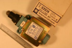 Telemecaniqueh XCK-L1 DO2 Roller Arm Limit switch – New