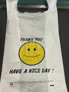 250 ct, PLASTIC SHOPPING HAPPY FACE ,T SHIRT TYPE  GROCERY STORE FULL SIZE BAGS.