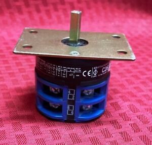 KRAUS AND NAIMER CHANGEOVER SWITCH, C26.AG7632.E, 32 AMP, 690 VOLT, 6 KV