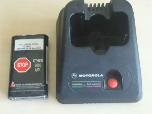 MOTOROLA HTN9013A 9513 CHARGING CRADDLE with 147AKC BATTERY for SP50 2-WAY RADIO