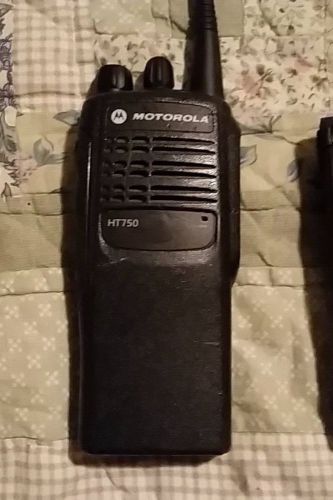 Motorola ht750 uhf with charger