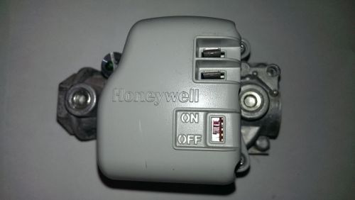 Lennox armstrong ducane furnace gas valve 102837-01 honeywell for sale