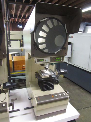 12&#034;  Mitutoyo PJ-302 SERIES OPTICAL COMPARATOR, BUILT IN DRO, DRO ALSO FOR THE