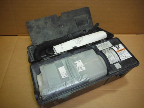 3M 497 PORTABLE SELF-CONTAINED ELECTRONICS SERVICE VACUUM IN TOOL CASE! #651