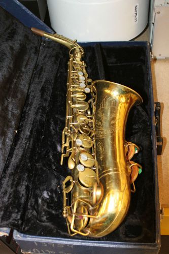 Saxophone   Elkhart Indiana w Hard Case 68155 20A 13954