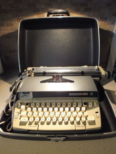 Vintage Smith Corona Electra 120 typewriter - with hard Case