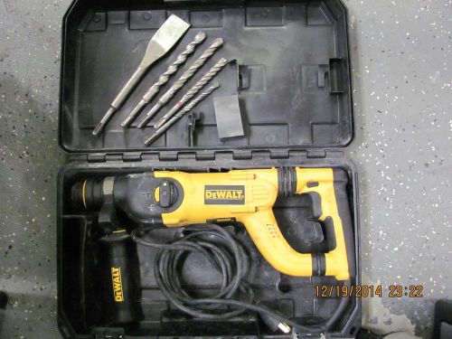 DeWalt D25223 1&#034; D-Handle SDS Rotary Hammer WITH CASE AND BITS