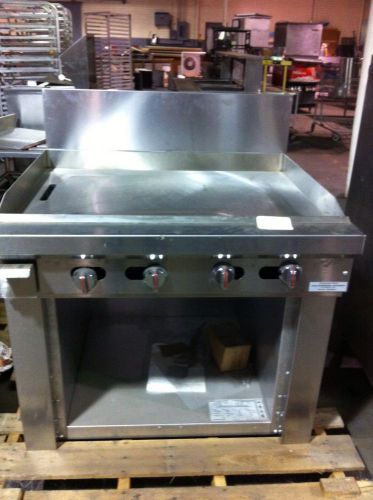 Southbend 36&#034; gas griddle - model#s36c-3g with base and casters. free shipping! for sale