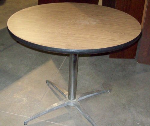 Round Wood Grain Laminate Breakroom Table 36&#034;