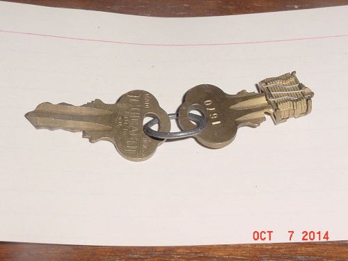 Vintage chicago replacement wafer pack vending lock &amp; 2 keys #1670 gumball candy for sale