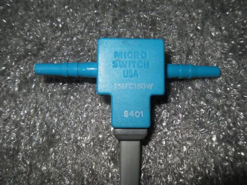 (V55-6) 1 USED MICRO SWITCH 156PC15GW FLOW THROUGH PRESSURE SENSOR