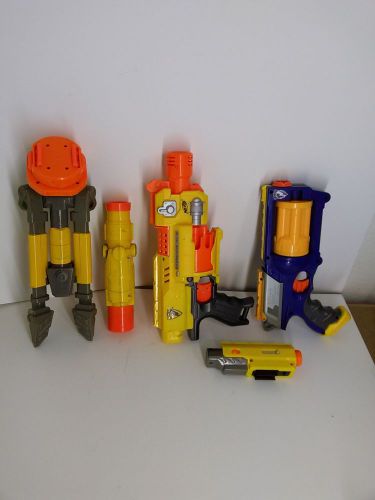 A Set With 2  Nerf Guns With Stand, Scoup And Laser Sight.