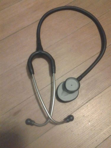 Littmann 3M Lightweight II S.E. Stethoscope-hardley used...great condition