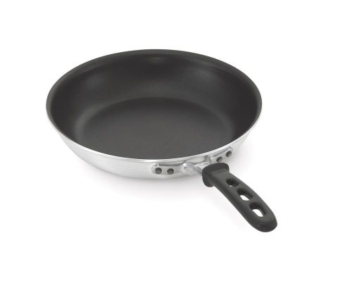 Vollrath 67608 8-Inch Steelcoat Frypan with Handle