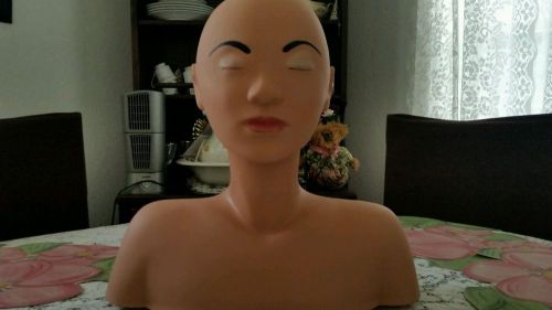 Mannequin  head  with  upper  chest