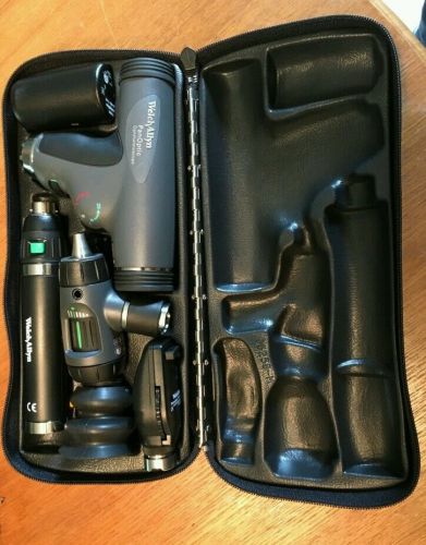 Welch Allyn ® Panoptic OphthOphthalmoscope 11820