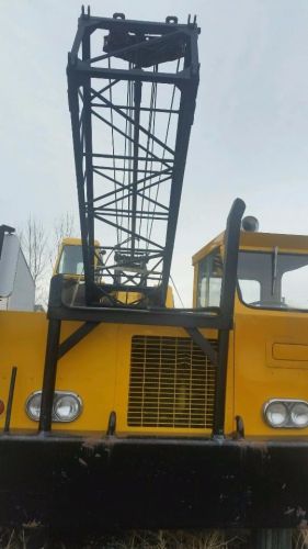 P&amp;c crane 25 ton 100 feet of boom and jib detroit main motor for sale