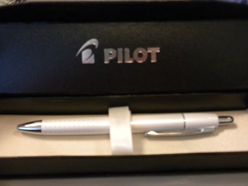 PILOT AXIOM BALLPOINT PEN  (WHITE)