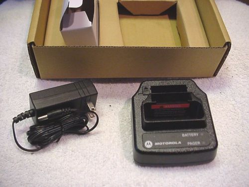 RLN5703C MOTOROLA MINITOR V (5) 120vac Pager Charger NEW IN BOX RLN5703C  NEW!