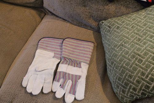 18 pair of mens large work gloves - like new for sale