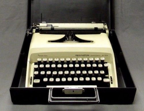 Remington Sperry-Rand Personal-Riter Cream Typewriter