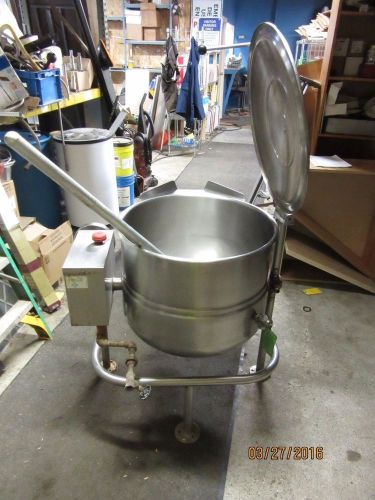 Cleveland 40 Gallon Tilting Steam Jacketed Kettle   (16-019-660)