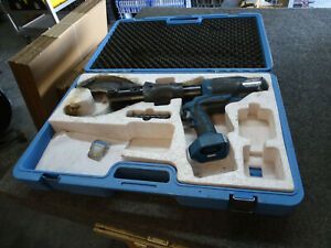 Huskie Tools REC-B105YC 9 Ton Scissor Cutting Tool  w/ Case &amp; Handle
