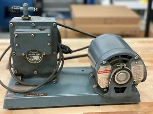 Blue Wegner Vacuum pump no 1410 (Vintage Collectable) in working condition