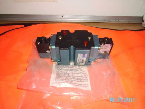 MAC DOUBLE SOLENOID AIR VALVE #6523B-216-PM-111DA    1026