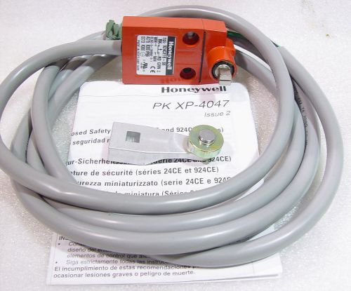 Miniature enclosed limit safety switch  Honeywell  924CE16-S6
