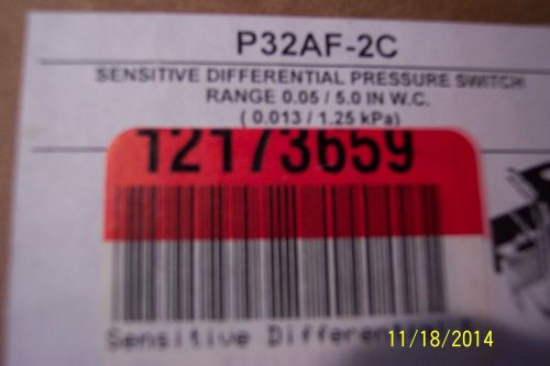 JOHNSON CONTROLS P32AF-2C SENSITIVE DIFFERENTIAL PRESSURE SWITCH, .5-5.0 IN W.C.