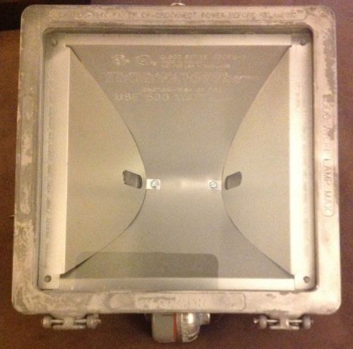 Hubbel 500 watt Quartzliter Flood Light QL-505 with Three (3) Bulbs!