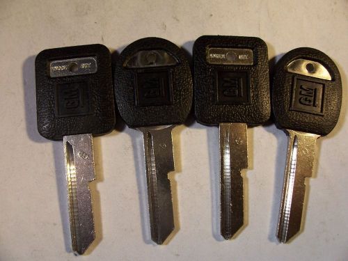 4 KEYS  GM  NOS  C &amp; D  BRIGGS &amp; STRATTON  WITH KNOCK OUT KEY BLANK   UNCUT