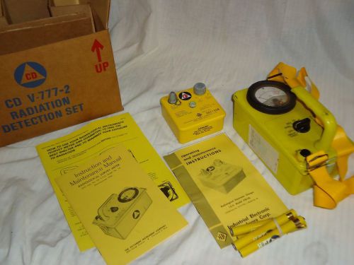 VICTOREEN CD V-777-2 Nuclear Radiation Detection Set w Box &amp; Manuals