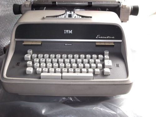 1960 IBM TYPEWRITER MODEL C  ELECTRIC ,SERVICED  NEW RIBBON FITTED .