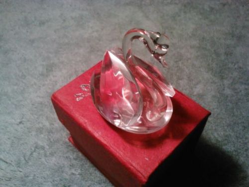 New in box Crystal clear Swan Bird figurine 2&#034; X  1&#034;1/2Great Christmas Gift box