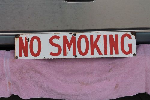 NO SMOKING  SIGN