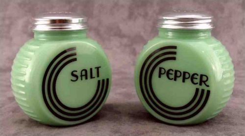 JADEITE GREEN GLASS ART DECO CIRCLE SALT &amp; PEPPER SHAKER SET  ~ RANGE SIZE ~