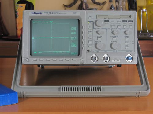 Tektronix TDS 380 Digital 400MHz 2GS/s 2 Channel Real Time Oscilloscope