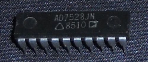 AD7528JN DIP-20 Dual 8-Bit Buffered Multiplying DAC AD7528