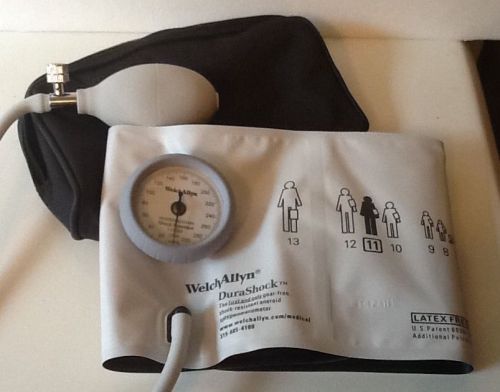 WELCH ALLYN FlexiPort Pressure Cuff Sphygmomanometer Aneroid &amp; Case Sz. 11