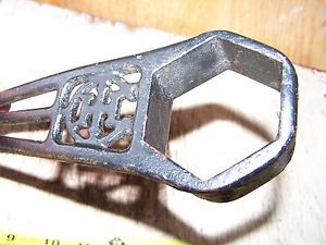 Original ihc cutout autobuggy autowagon hub cap wrench international harvester for sale