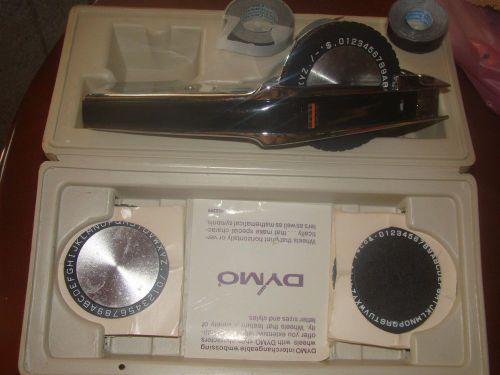 Dymo 1500 series delux tapewriter set with optional discs and tapes