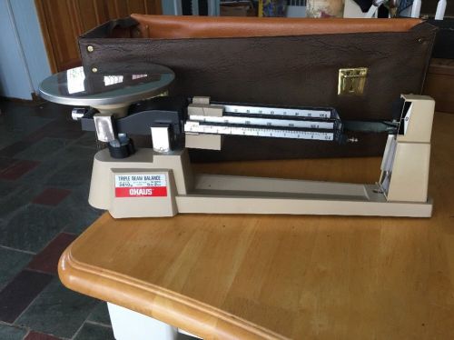 VINTAGE OHAUS TRIPLE BEAM BALANCE SCALE  2610g 800 SERIES 5lb 2oz USED