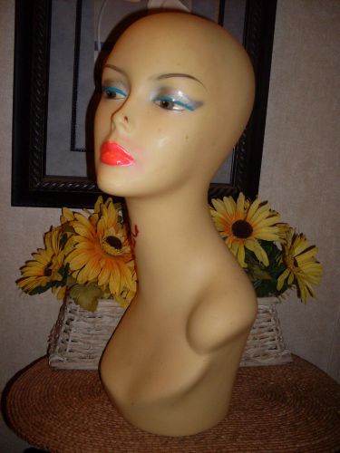 MANNEQUIN WOMANS HEAD DISPLAY......17-1/2&#034; TALL