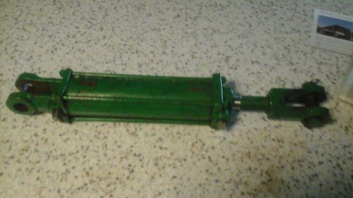 John Deere hyddaulic cylinder. 2 1/2&#034; bore 1 1\8&#034; rod 6&#034;stroke