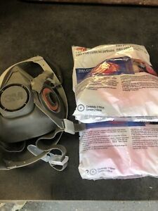 3M 6200 Half Face Reusable Large Respirator With 2 Sets Of Filters.