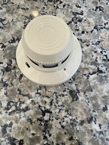System Sensor 2400 Smoke Detector (Yellowing)