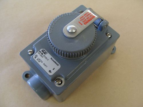 RUSSELL STOLL SCE 3743U-2 15 AMP 250 VAC RECEPTACLE OUTLET ASSEMBLY RUSSELLSTOLL